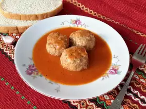 Deliciosas albóndigas en salsa de tomate