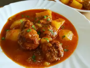 Guiso de albóndigas con arroz