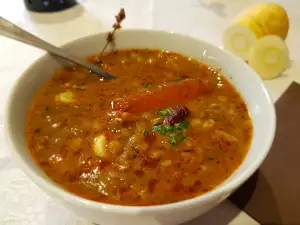 Lentejas con chorizo y chirvías