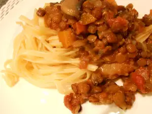 Pasta con boloñesa de lentejas