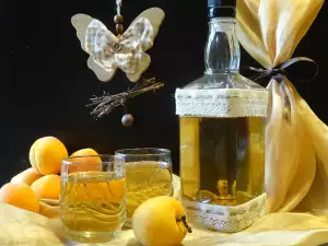 Licor de albaricoque (según una receta antigua)