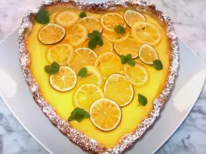 Crostata de limón en forma de corazón