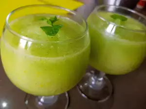 Sorbete de limón, menta y limoncello