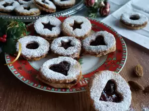 Galletas de Navidad Linzer con mermelada