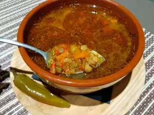 Guiso de lentejas picante con muchas verduras