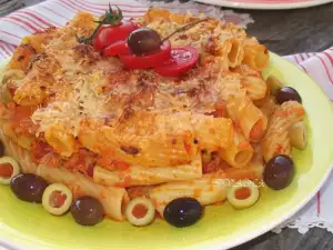 Macarrones al horno con atún y aceitunas