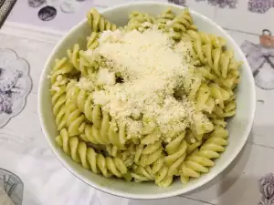 Macarrones con pesto y nata