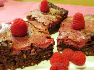 Brownie cheesecake con frambuesas