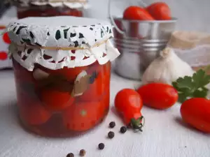 Tomates cherry marinados (en conserva)