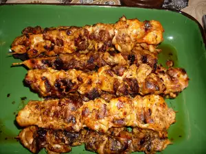 Brochetas de pollo marinado