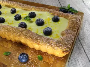 Tarta de crema de limón y arándanos