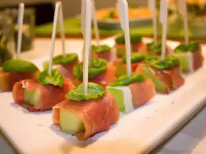 Pinchos de catering al estilo italiano