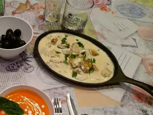 Mejillones a la griega con salsa skordalia