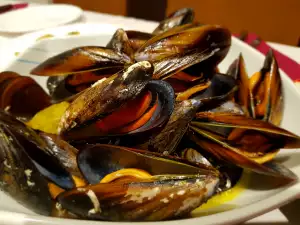 Mejillones con apio y vino blanco