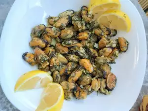 Mejillones a la sartén con eneldo fresco y ajo