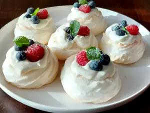 Keto Mini Pavlovas