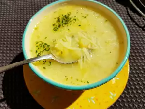 Sopa de patata con leche y cilantro