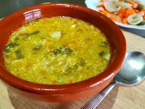 Sopa de ortiga con huevo hilado