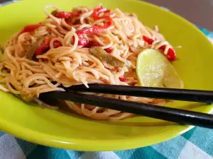 Fideos chinos con pimientos