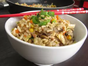 Arroz chino con carne de pollo