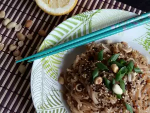 Fideos de arroz con cacahuetes