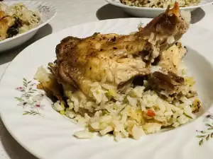 Arroz con verduras y carcasas de pollo