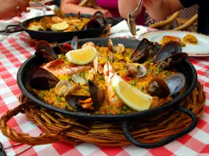 Arroz con pollo y marisco