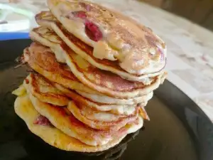 Tortitas de plátano con cerezas