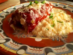 Pimientos secos rellenos de arroz y carne