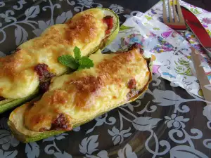 Calabacín relleno de carne picada al estilo griego