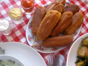 Palitos de salchichas vienesas empanadas