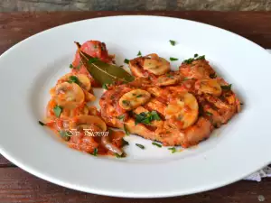 Filetes de cerdo con salsa de tomate y champiñones