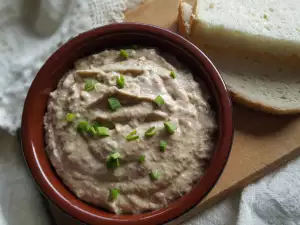 Paté de berenjenas con mayonesa y queso