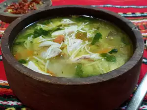 Sopa de pollo colorida