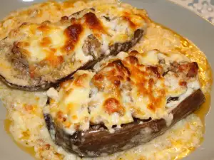 Berenjenas rellenas con salsa bechamel