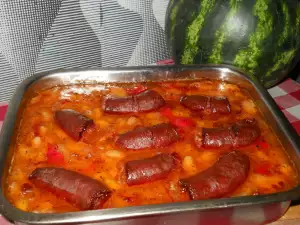 Alubias al horno con salchicha