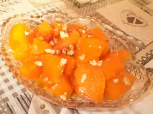 Calabaza cocida con canela, nueces y pasas