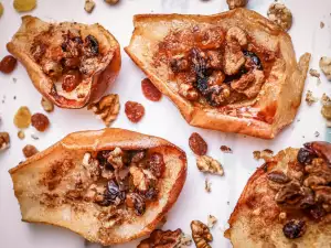 Peras al horno con miel, nueces y pasas