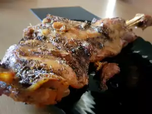 Pierna de cordero asada con especias aromáticas