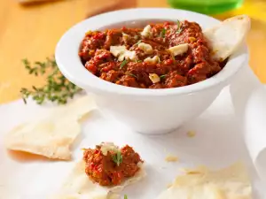 Muhammara - salsa de pimientos rojos árabe