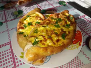 Pide turco con queso y huevo