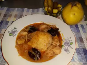 Guiso de cebolla con pollo y membrillos