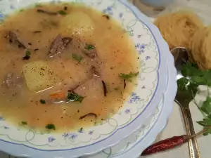 Sopa de higaditos y mollejas de pollo