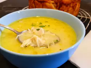 Sopa espesa de pollo con puerros y chirivías