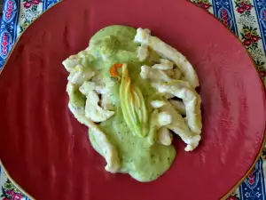 Julianas de pollo en salsa de calabacín