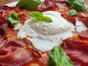 Pizza con burrata y prosciutto