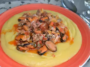 Polenta con mejillones y gambas