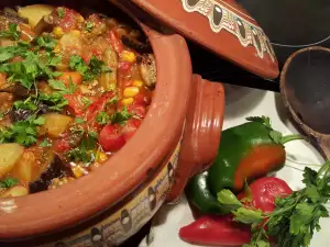 Verduras en una olla de barro