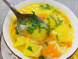 Sopa de patatas con cúrcuma