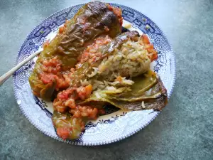 Pimientos verdes rellenos de arroz